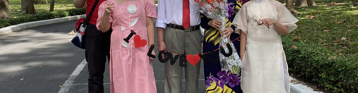 Rất đẹp tuyet voi nhu ý khi căng dây i love you để chụp hình nhung vi chup hinh tiec đại gđ nen khong up hinh đuoc mong thong xam