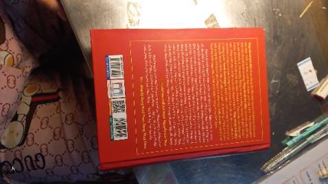 Giao nhanh nhé m.n, đặt tối thứ 6, sáng Chủ Nhật nhận. Khi nhận bìa gáy hơi móp, chữ in có vài chỗ sai dấu.