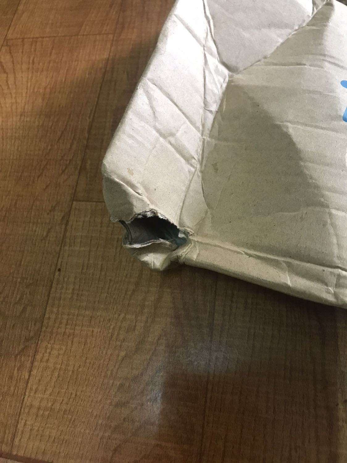 Một tháng mới nhận được, may là còn sp bên trong nhé tiki, thực sự bắt đầu nãn tiki, từng là fan hâm mộ tiki, tiki kiểm đơn cũng biết mình đã từng mua gì rồi