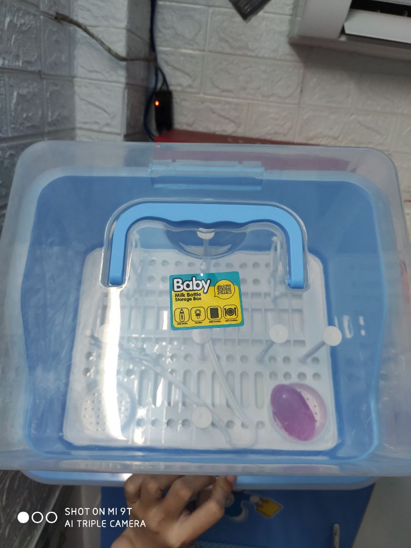 Giao hàng lâu, nắp ở ngoài trầy tùm lum hết, hên sao mấy cái đồ ở trong đầy đủ. Nói chung tàm tạm