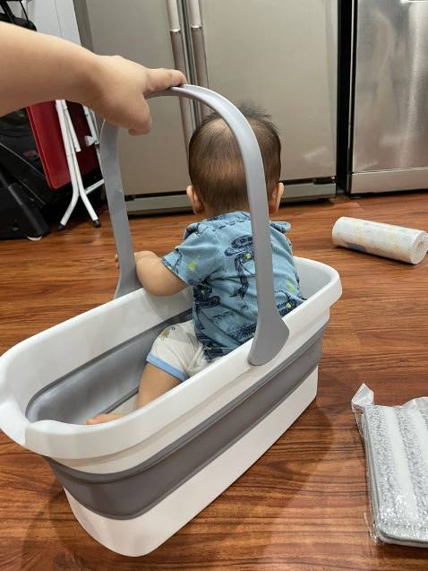 Không thể chấp nhận được, sao ko có 10 sao để đánh giá luôn đi. Tín đồ của band này lâu rồi, nhà từ máy hút bụi đến cây lau nhà, máy sấy tóc,...vân vân mây mây ^^ Cứ thấy có sản phẩm mới là khuôn về nhà liền :v  Sản phẩm thì chưa bao giờ làm mình thất vọng, nhựa dầy dặn chắc chắn màu sắc đẹp sang, giá thành okila, thiết kế gấp gọn thông minh dễ dàng sắp xếp không tốn diện tích. Đa năng tiện dụng để đồ đạc các thứ cũng thuận mắt, chắc phải mua thêm cái nữa mới được ^^