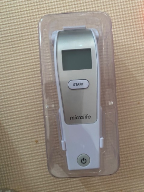 Mình thử đo nhiệt độ nước pha sữa được cài đặt ở 55 độ, kết quả cho ra chuẩn 55 độ. Thử đo nhiệt độ cho bé thì cũng khá chuẩn. Nhiệt kế rất nhạy, dùng thích lắm. Mua của Tiki giao hàng siêu nhanh, đặt đêm hôm trước mà sáng hôm sau đã nhận được hàng rồi. Tiki Trading giá rẻ mà giao hàng siêu thích!