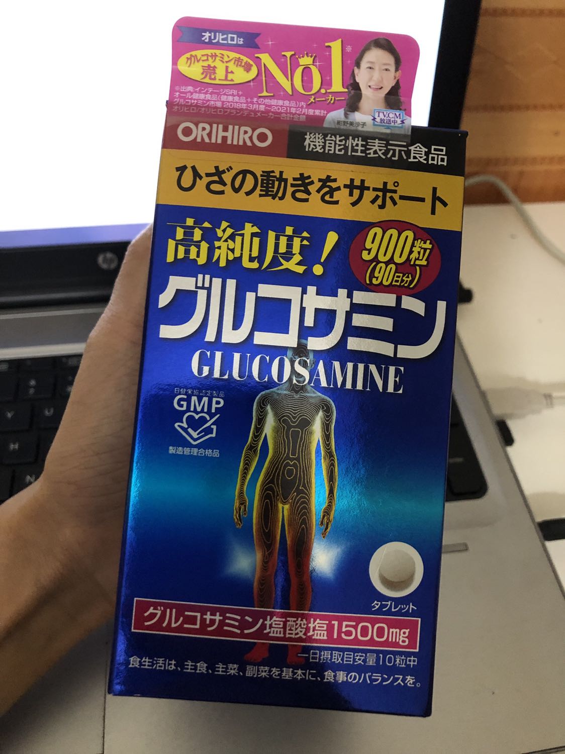Sản phẩm là thực phẩm chức năng không có tem niêm phong, có dấu hiệu cậy mở, không có giấy HDSD, bên trong còn có giấy bóng không biết để làm gì 🙂