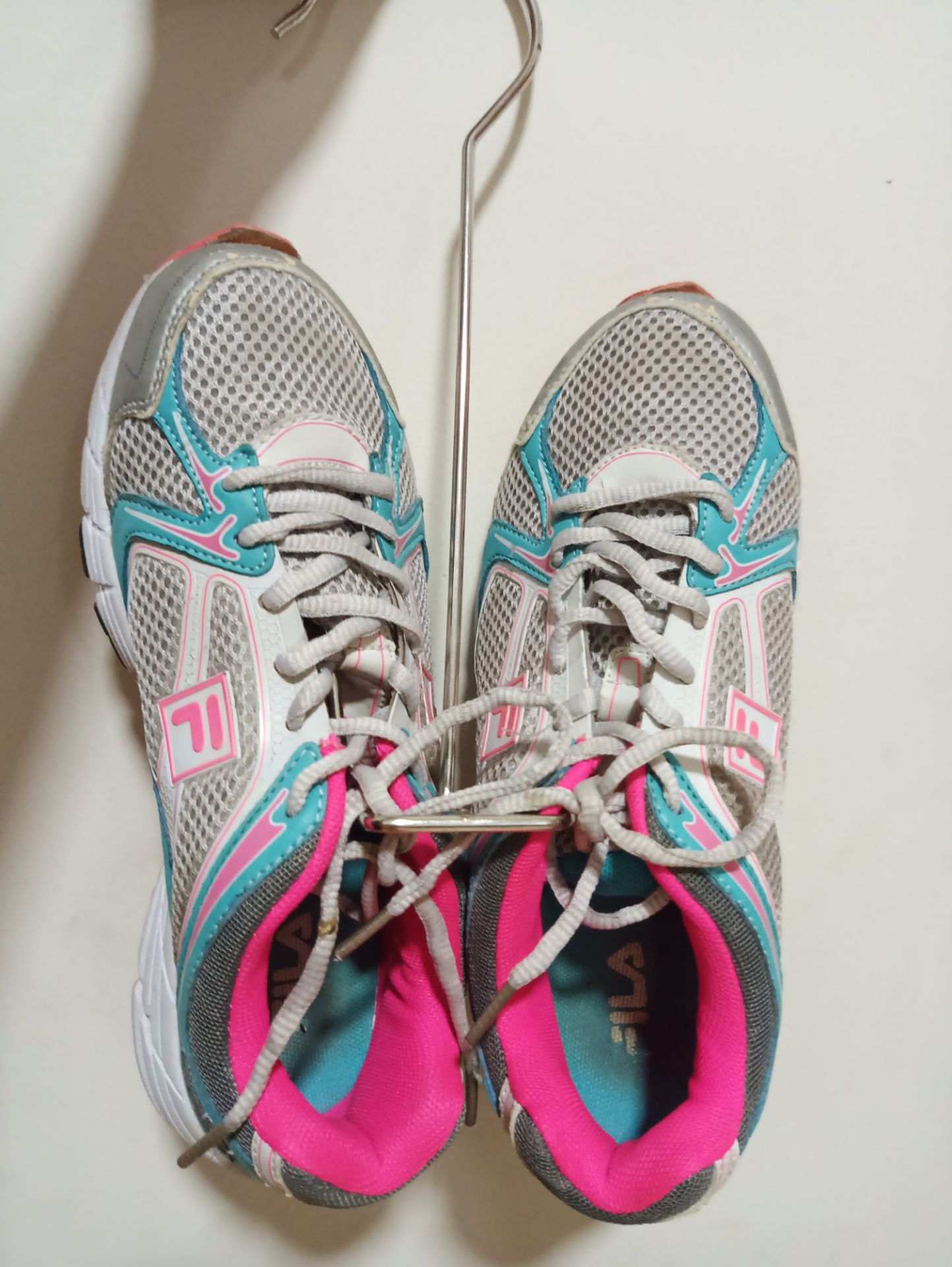 sản phẩm chất lượng, mẫu mã đẹp, giá tiền phù hợp, đóng gói cẩn thận, giao hàng nhanh