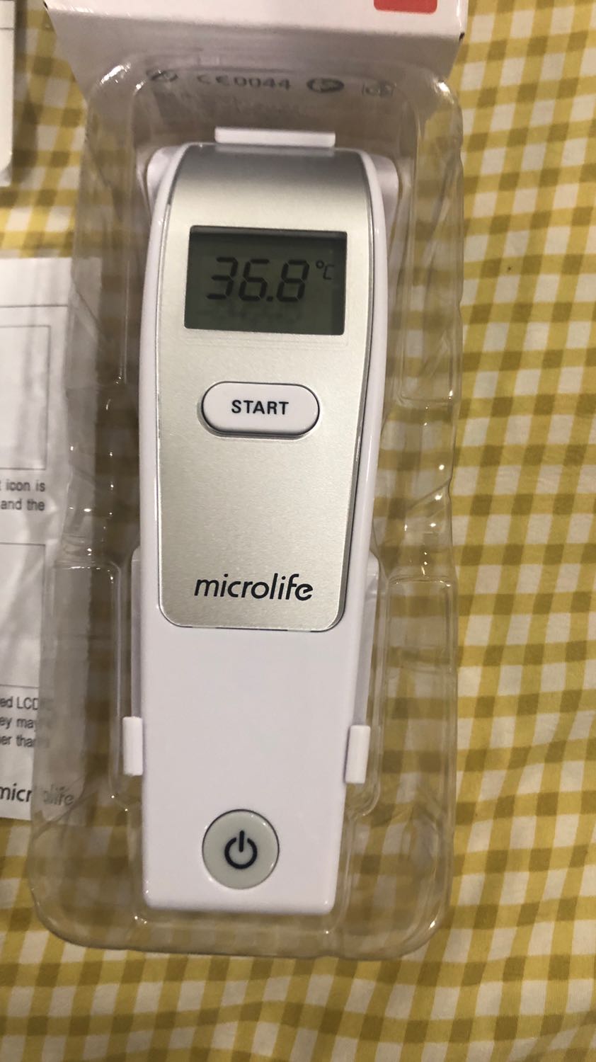 Fr1mf1 model:,Hàng nguyên hộp đầy đủ máy, hướng dẫn, bảo hành 2 năm, pin. Cặp nhiệt kế thử và so với nhiệt kế microlife thì lúc thì như nhau lúc thì chênh 0.1-0.3 độ. Đo cùng 1 chỗ thì chênh 0.1-02 độ. Nói chung với nhiệt kế hồng ngoại thì vậy là rất chính xác. Nói chung hài lòng, đáng 5 sao. Hy vọng sẽ dùng bền k vấn đề j