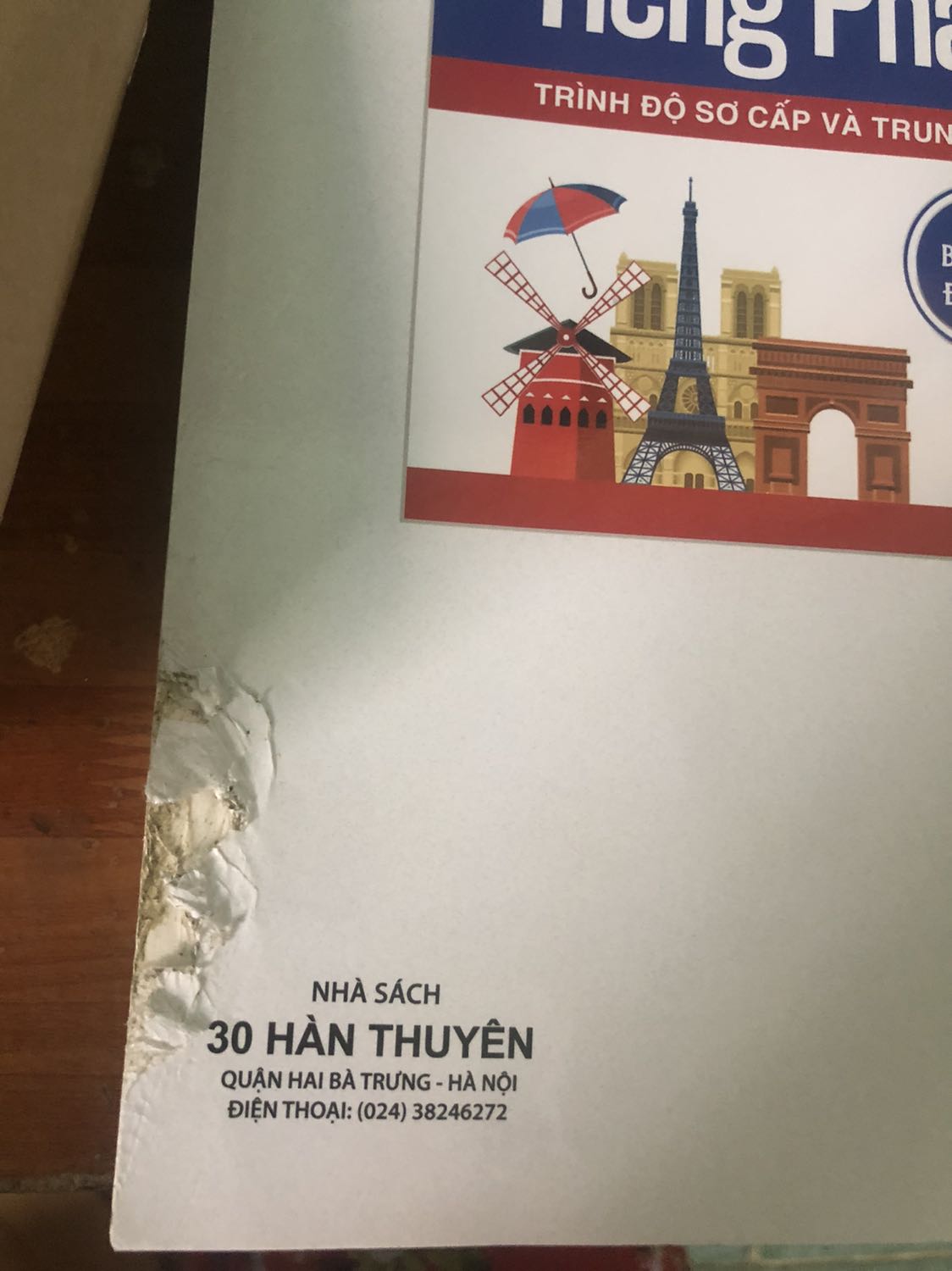 Mình đặt mua 3 cuốn thì có 1 cuốn bị lỗi vận chuyển, 2 cuốn còn lại thì đóng hơi bị sơ sài