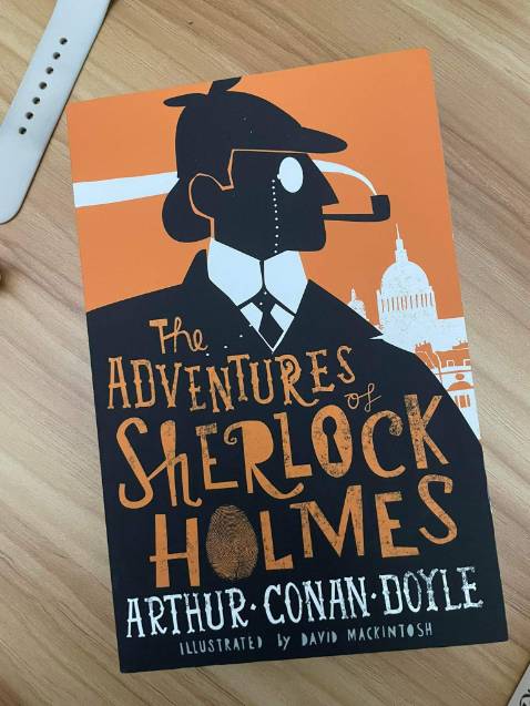 Sách của Conan Doyle thì hay miễn bàn
Mình thấy sách lúc tới tay mình vẫn còn mới tinh, sách không lớn quá nói chung độ dày thì ổn 
Mn nên mua thử nha