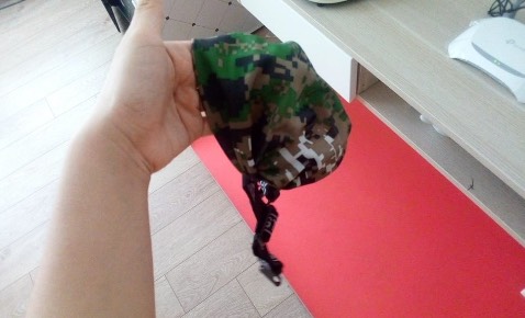 tàm tạm. dùng 1 tgian xong giãn lúc chạy bộ điện thoại nó bật bật trong túi như khùng :))