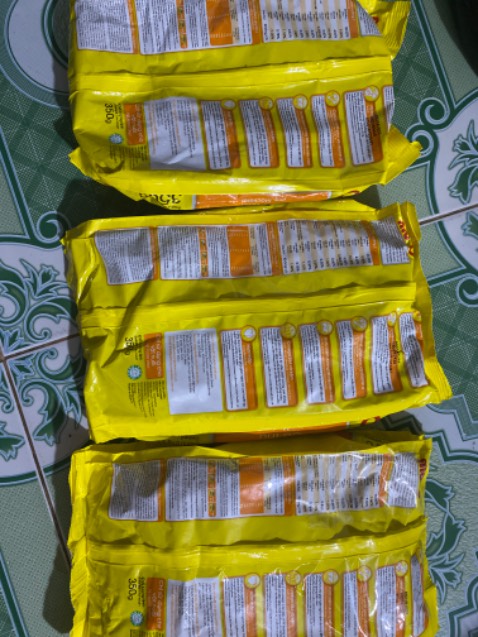 Sản phẩm giao lần 1 đã quá hạn sử dụng. Mình đã báo cáo và được thu hồi sản phẩm nhưng shop giao sản phẩm lần 2 vẫn là những gói hàng cũ, đã hết hạn sử dụng