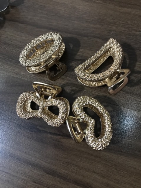 Tạm, khá ọp ẹp, có 1 cái đã bị lệch và móp như hình.