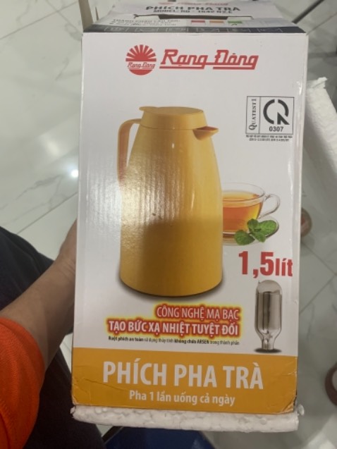 Mua màu vàng mà giao màu xanh. Vỏ bìa vàng rồi mà bình màu xanh ! 😡😡😡😡😡