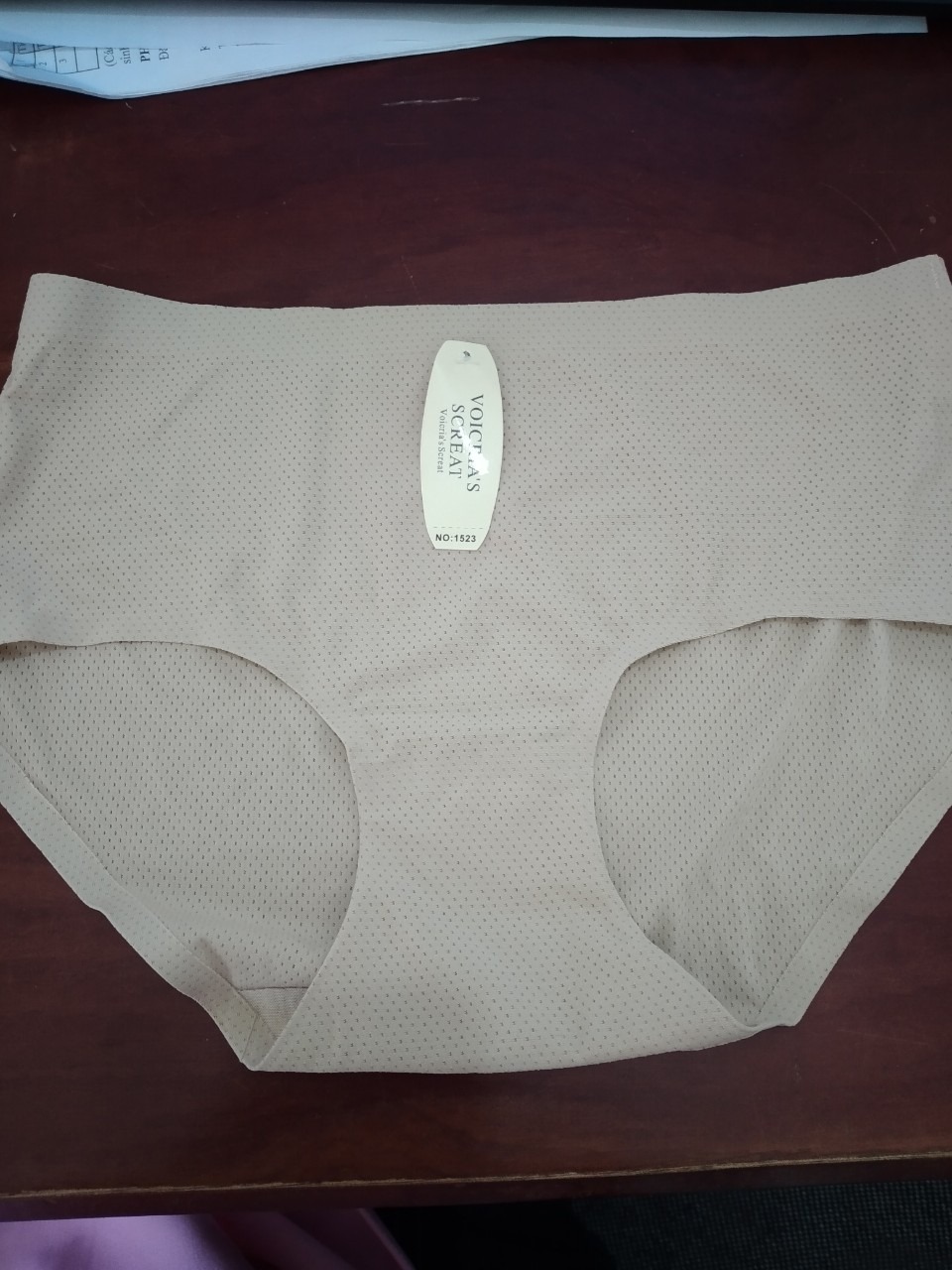 sản phẩm rất ok, vải mát thông thoáng. Với mức giá này thì mua dùng ổn nhé mọi người mình 46 ký mặc vừa, thoải mái.