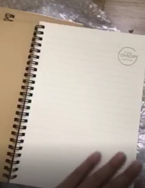 Sổ như Muji mà rẻ hơn hẳn, giấy viết ổn mực bút gel vẫn ok. Mình đếm là 60 tờ 120 trang chứ không phải 60 trang như tên sản phẩm. Mua flashsale giá cũng tốt hơn nữa. Cảm ơn tiki và shop.