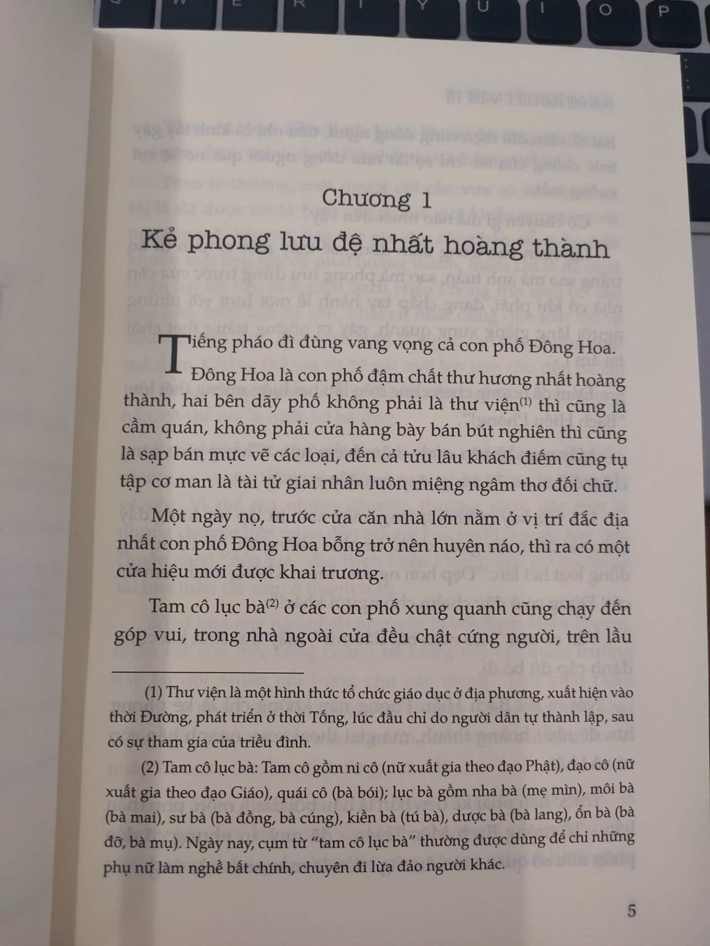 Sách in giấy chất lượng, mực đẹp, bọc sách cẩn thận.