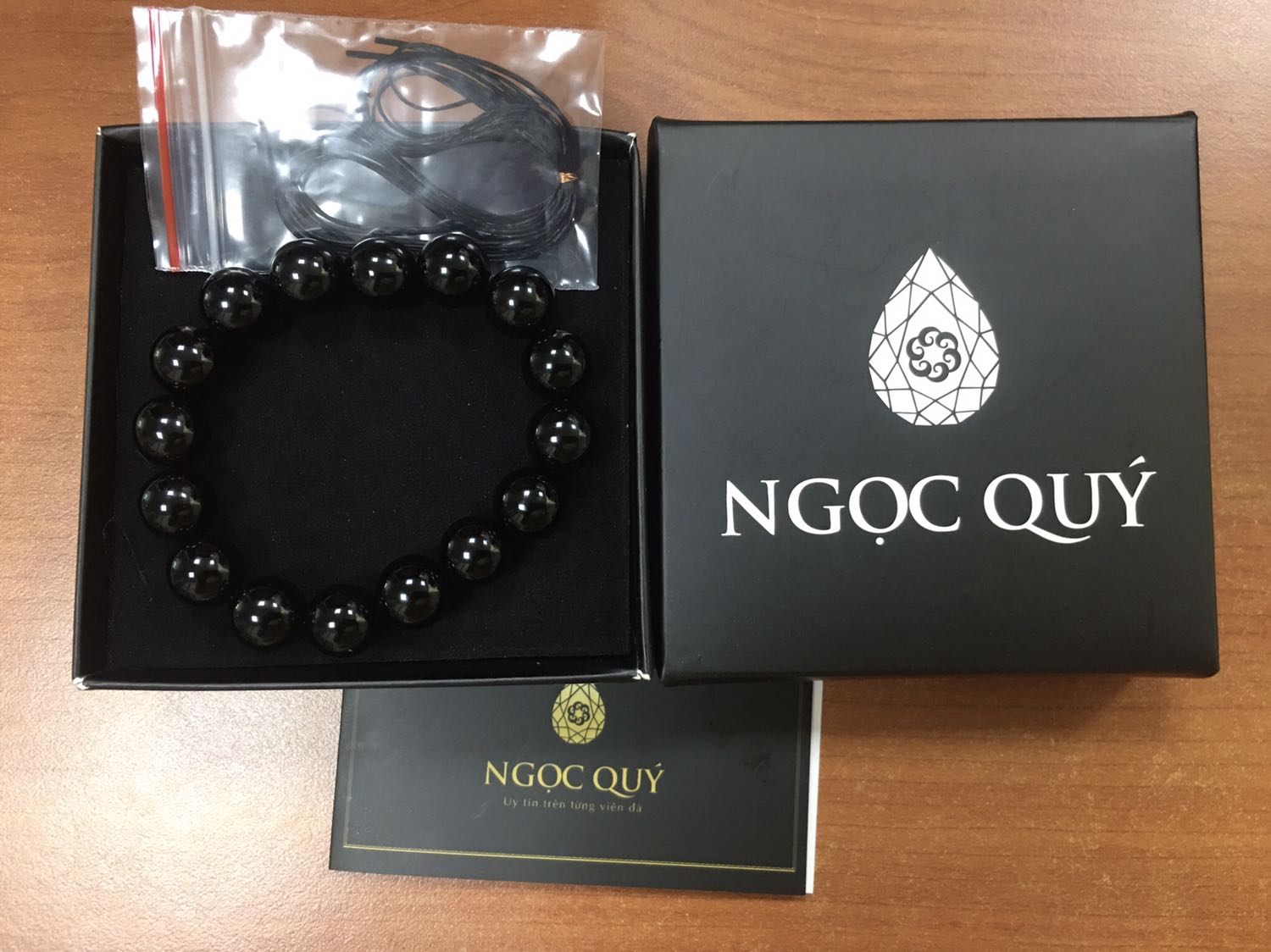 Sản phẩm như hình, đẹp, đóng gói cẩn thận, có phiếu bảo hành, có tặng dây thay thế, hài lòng.