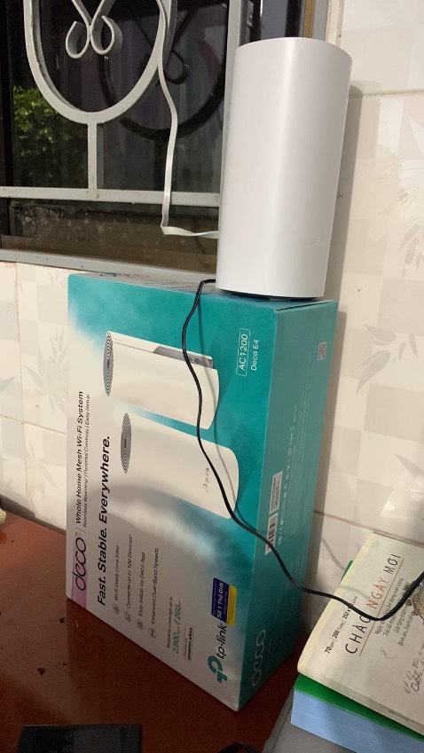 Hoạt động tốt, có app trên mobile cài đặt rất dễ và trực quan. 
Đáng tiền nhất là mesh và khả năng tự chuyển đổi băng tần 2,4 giữa 5Ghz. Sau này muốn mở rộng thêm cũng đơn giản chỉ cần mua Deco là được không phân biệt model.