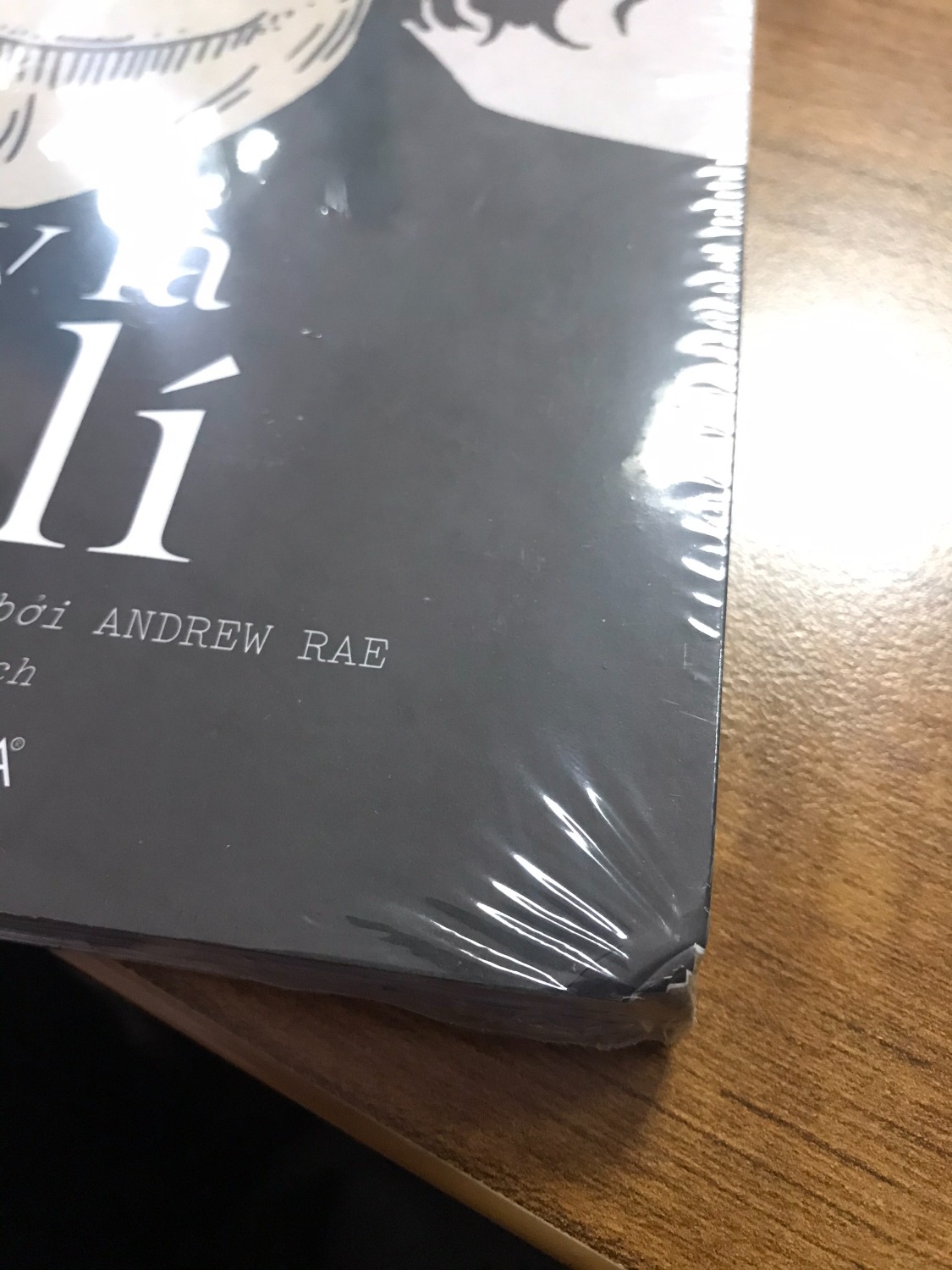 Hi Tiki Team,
Mình đặt hàng ngày 12/10 và nhận được sách vào ngày 13/10. Giao hàng rất nhanh tuy nhiên sách giao bị móp góc và bung nhẹ góc như bên dưới.
Mình muốn đổi lại sách không bị móp góc, nhờ team Tiki liên hệ với mình nhé.
Thank you.