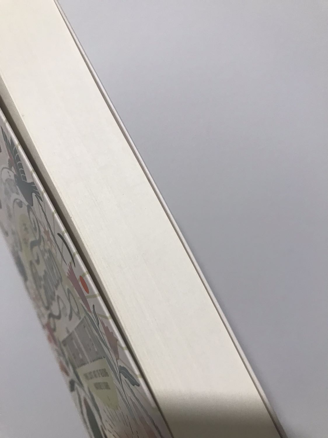 Đợt này tiki giao hàng nhanh trở lại, nhanh hơn tgian dự kiến trên app. Sách này rất đáng đồng tiền bát gạo, bìa rất đẹp. Kiểu chữ nổi dc trám nhựa xịn. Nội dung có hình ảnh minh hoạ, nội dung dành cho những ai thích chương trình về thực vật, phim tài liệu khoa học của Discovery. Ngoài thực vật còn có các diễn giải về khí tượng, tương tác của động vật trong tự nhiên. Nên ai thích địa lý tự nhiên cũng đọc ok đó. Sách rất nên mua nha mn.