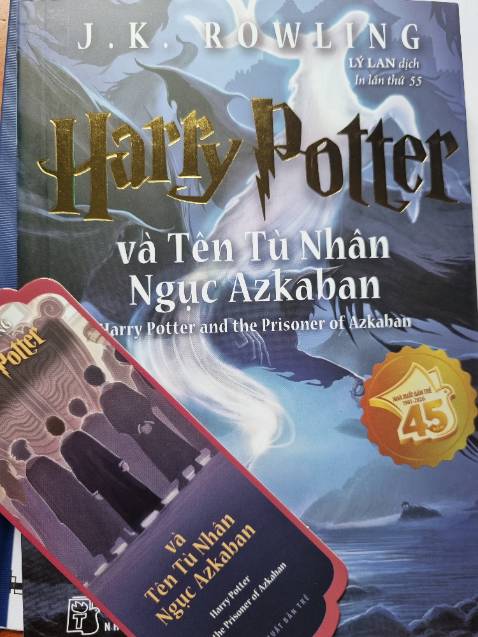 Sách không bị móp, nguyên vẹn, cầm chắc tay, đã được bao sẵn khi giao