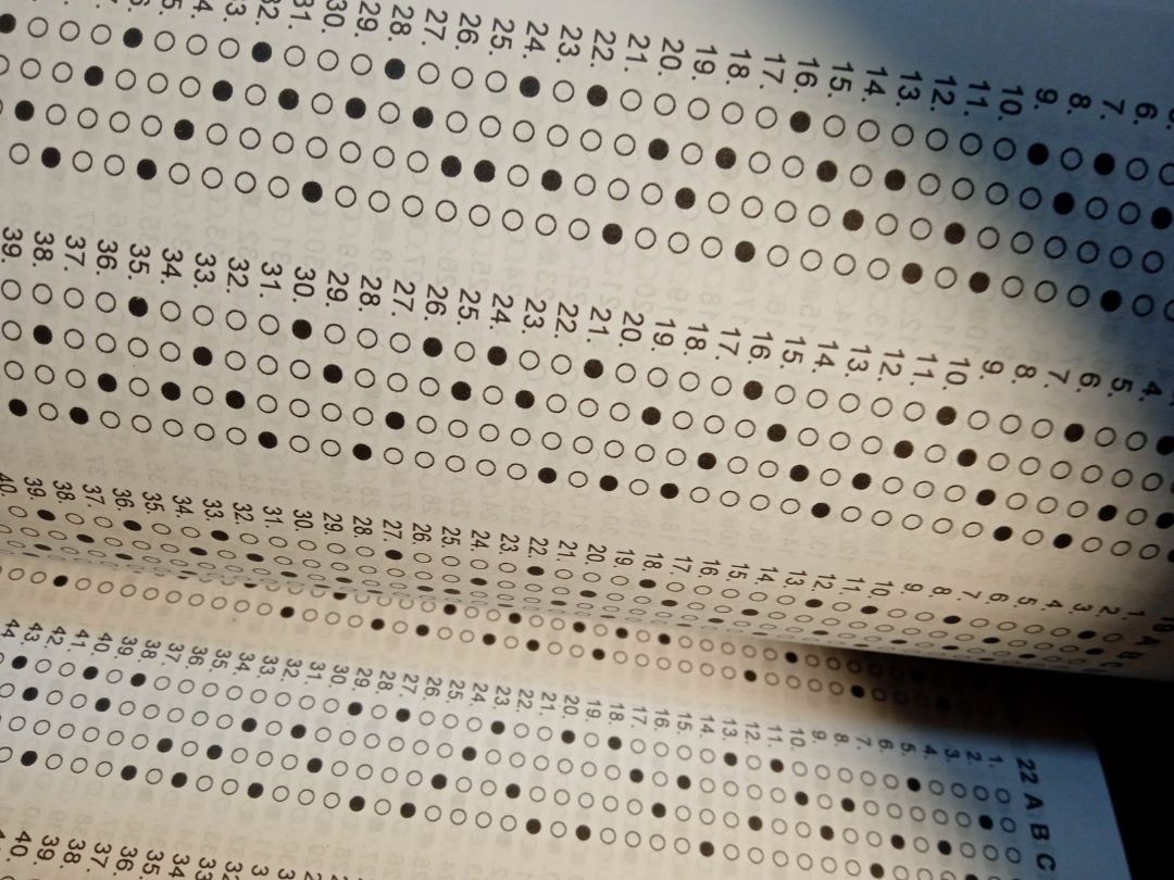 Sách đóng gói cẩn thận, giao hàng nhanh
Sách chia theo chuyên đề, đa dạng từ vựng
Sách viết bằng tiếng Anh và chỉ có đáp án trắc nghiệm như hình nên muốn học và làm bài hiệu quả thì phải tra từ