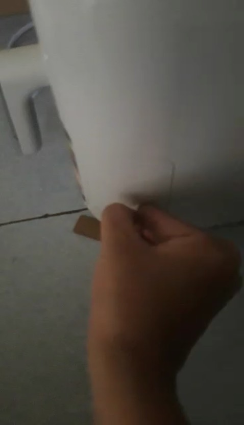 Lò xài tốt nha các bạn, nhưng hai mặt bên của lò và mặt trước của vỉ nấu sẽ hơi nóng khi hoạt động chứ không mát nhé. Phía trước của vỉ có dán quảng cáo của nsx, bạn nào không thích có thể gỡ ra khi vừa chế biến món ăn sẽ không bị dính keo nha, nên xài giấy nến hay giấy bạc khi nấu sẽ đỡ hơn khi vệ sinh nè.