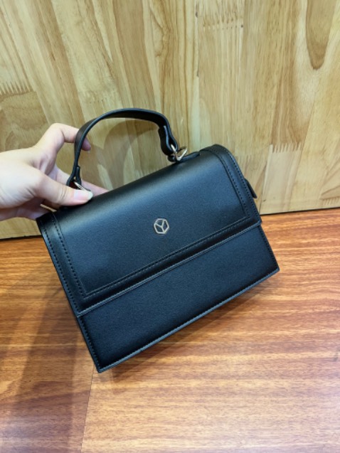 Form cứng dáng đẹp cầm tay hoặc đeo vai đều được giá phải chăng da đẹp dã mang nha mấy nà mua đi nên mua nha mấy ní iu🥰