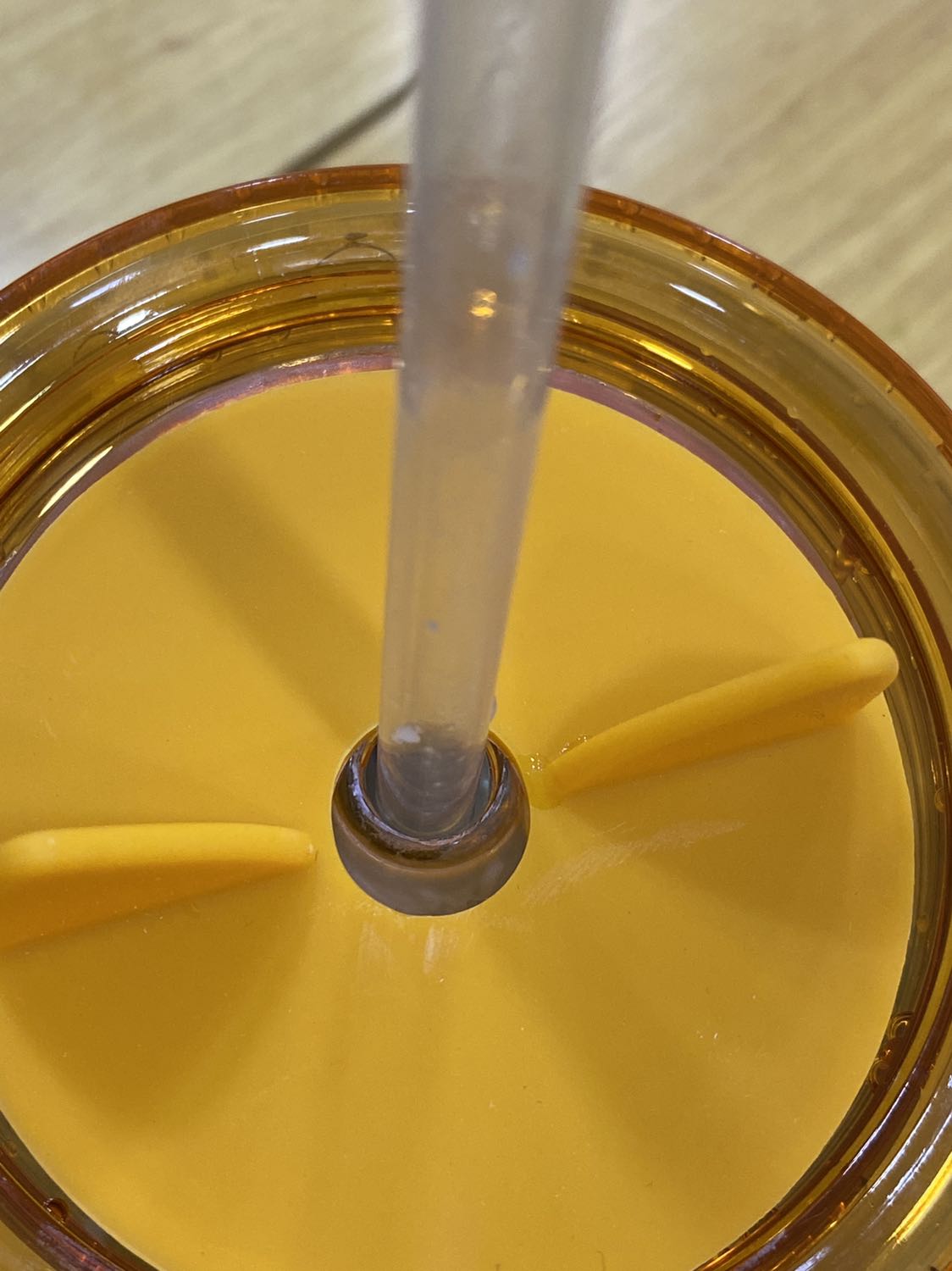 Giao hàng nhanh chóng và đóng gói cẩn thận. Ly đẹp và không đổ mồ hôi. Tuy nhiên hơi “quạu” do phần tai mèo dán lệch rất khó chịu