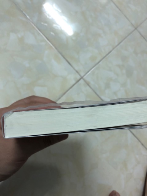 mua gói bọc Bookcare mà nhìn bọc thấy chán thiệt, mặt sau không khít, đường cắt cẩu thả, mặt sau bị đùn, thất vọng với cái Bookcare này