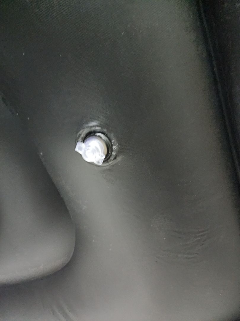 Sản phẩm đẹp nhưng bị xì hơi ở vòi bơm