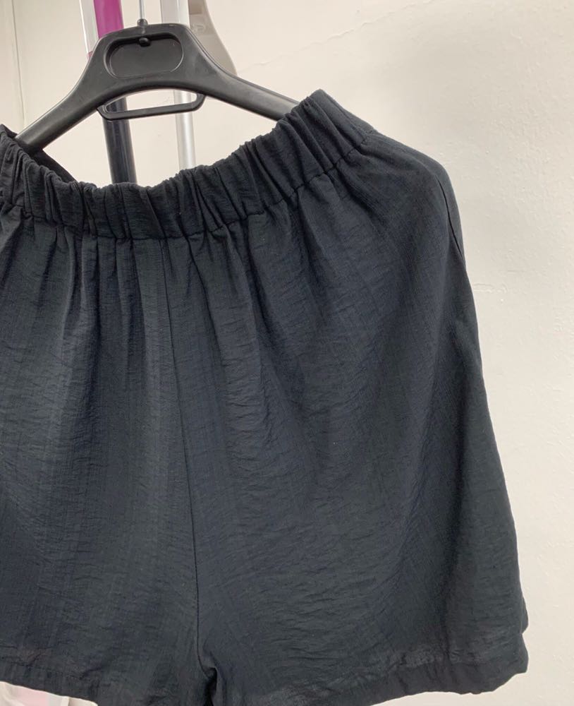 Chất đũi khá mềm, form dễ mặc, mẫu này mình thấy tuổi nào cũng hợp, Mặc đi biển đi du lịch thì đúng chuẩn. Shop giao hàng khá nhanh