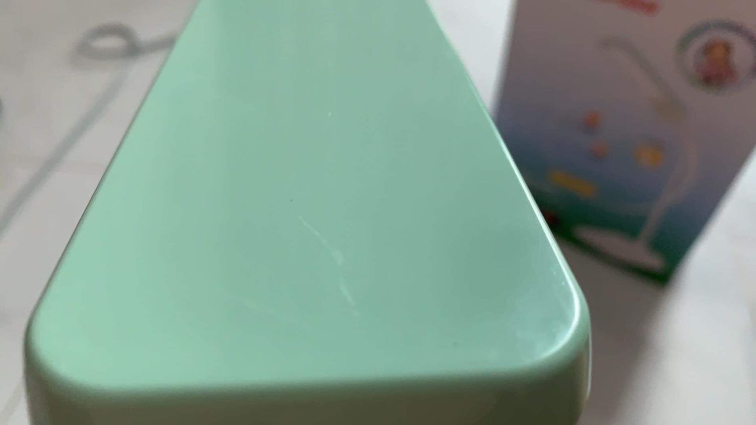 Sản phẩm như hàng trưng bày. Dây điện dơ. Bề mặt sp trầy xước nhiều. Hàng mới mua nhưng tem bảo hành ghi mua hàng từ 15/8/2020 hết 1 nửa thời giàn bảo hành. Tiki nên kiểm soát chất lượng đơn vị bán hàng