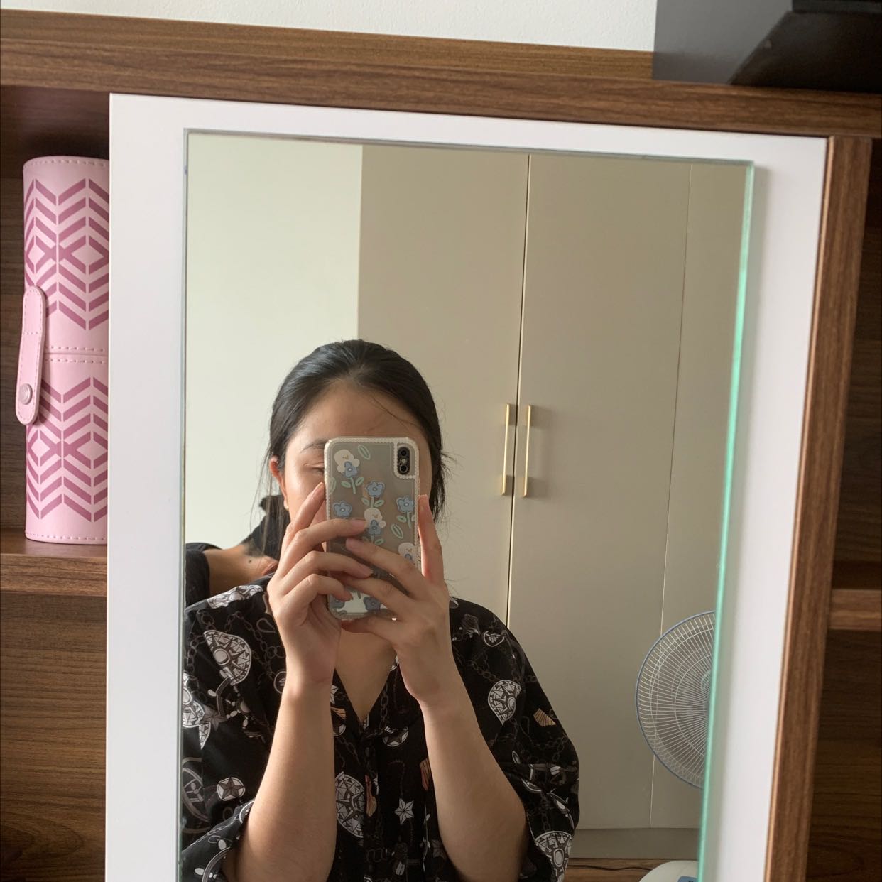 Giao hàng nhanh, lắp đặt miễn phí, anh giao hàng nhiệt tình, bàn đẹp như ảnh sản phẩm nha mng, đáng để mua