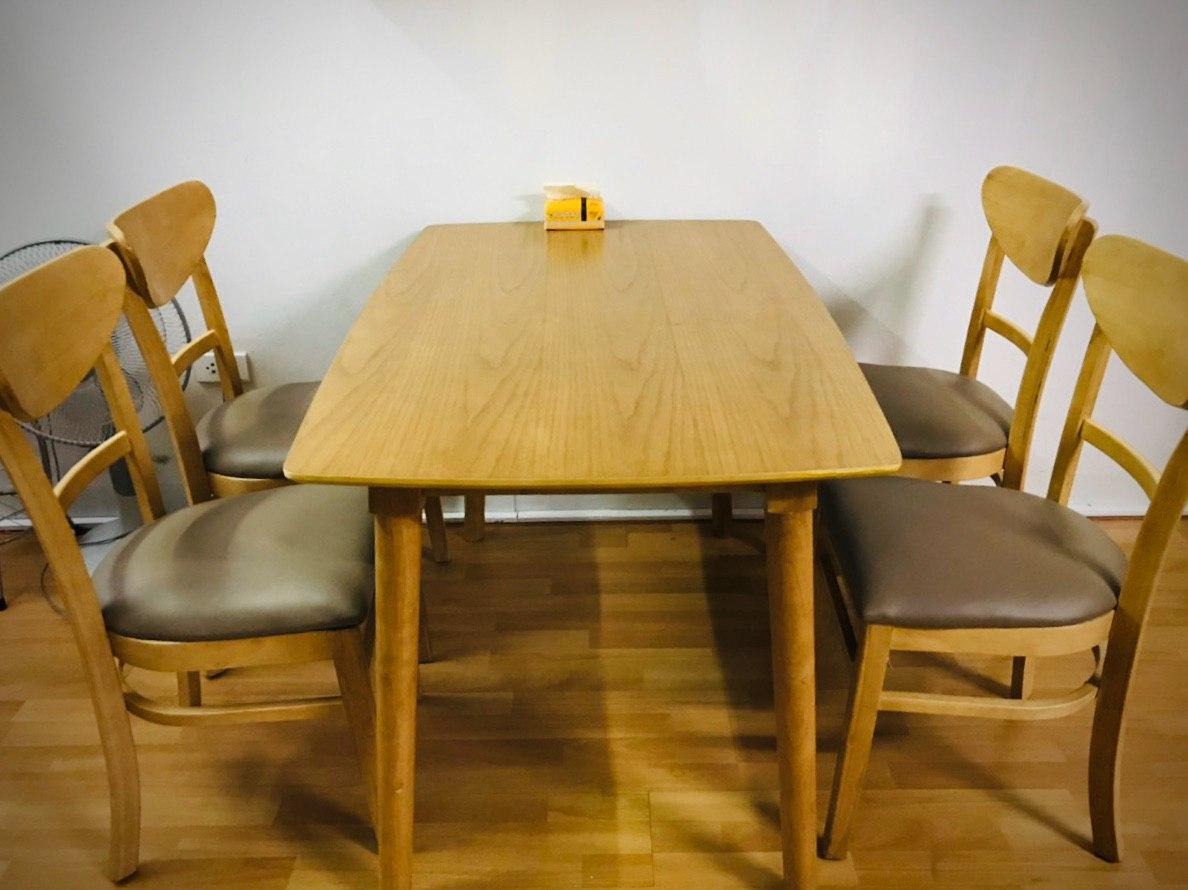 Bộ bàn ghế được đóng gói cẩn thận, dù vận chuyển xa nhưng hàng không bị hỏng. Giao hàng đúng lịch hẹn. Màu sắc bộ bàn ghế bên ngoài nhìn đẹp hơn cả trong hình. Mình mua rất nhiều hàng của tiki, thấy dịch vụ ở đây vẫn là nhất. Cảm ơn tiki!