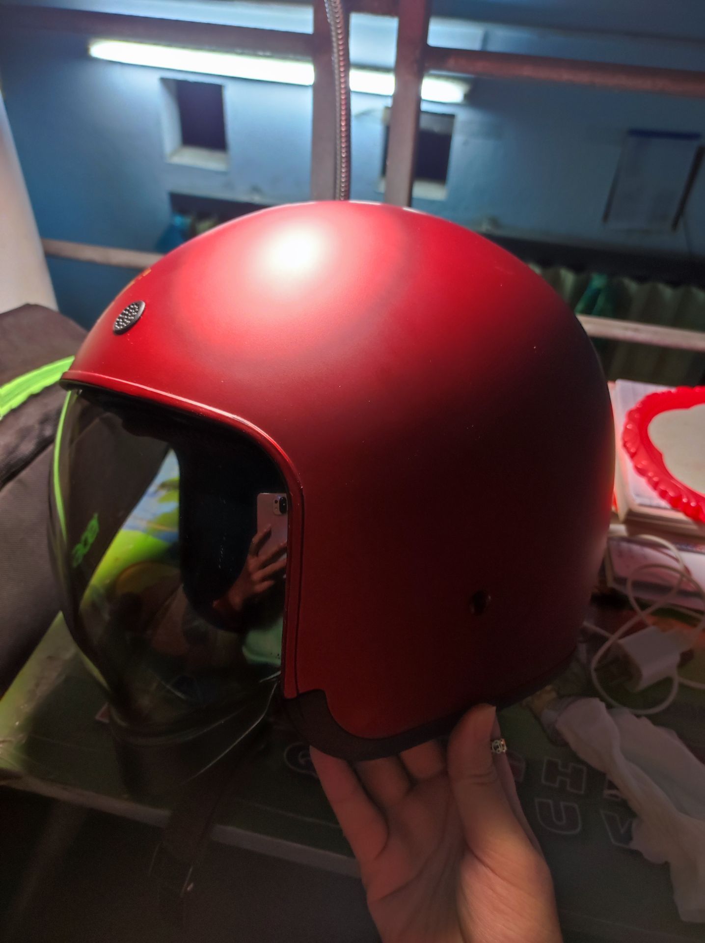 Mũ đẹp, giao hàng nhanh.
Nhưng khâu đóng gói k kĩ, k có lót mũ cẩn thận, chỉ có túi mỏng của mũ .