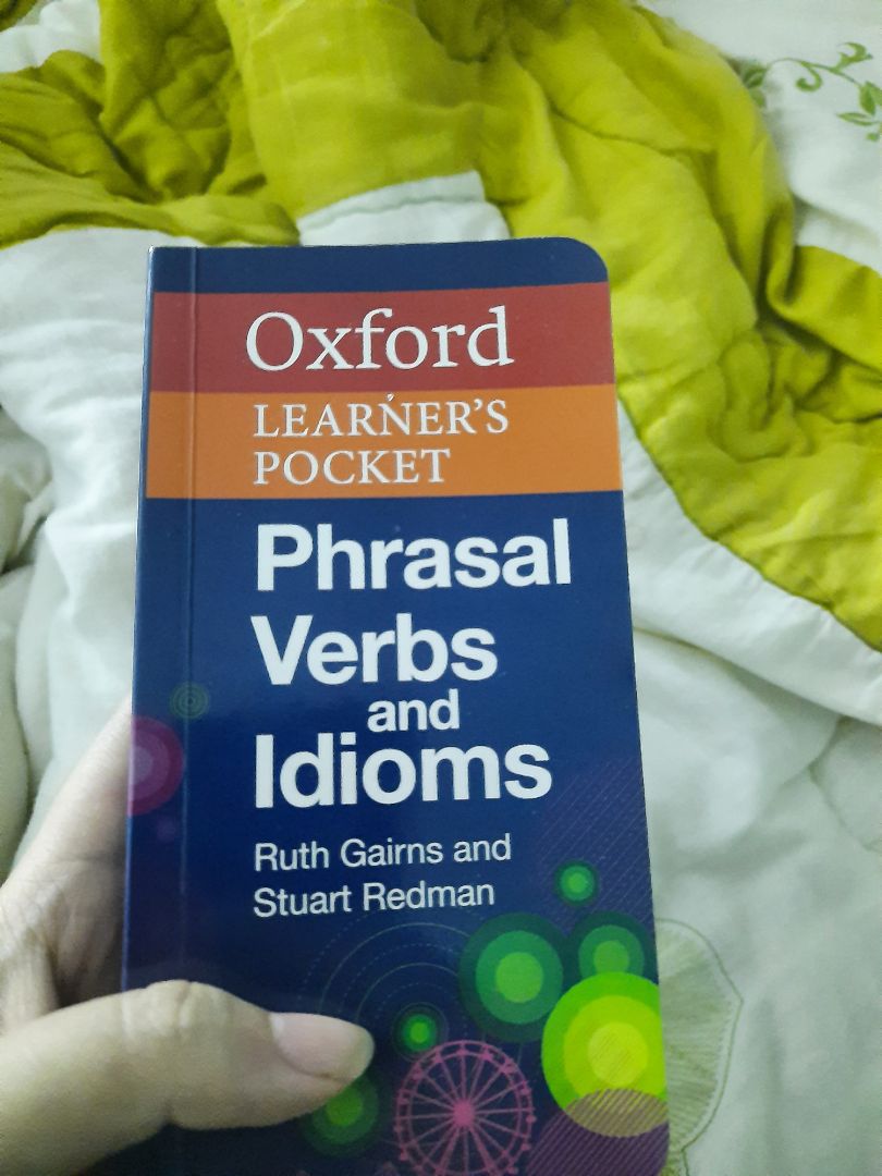 quyển này hay đó, nhưng hơi mắc huhu, hơi mỏng so với tưởng tượng nữa