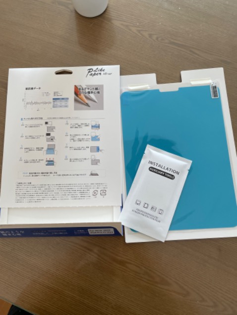 Miếng dán khá khó dán, vừa vặn với ipad pro, giao hàng trễ hơn ngày hẹn. Miếng dán tạo cảm giác dễ dàng cho bút Apple. Miếng dán khá khó dán, vừa vặn với ipad pro, giao hàng trễ hơn ngày hẹn. Miếng dán tạo cảm giác dễ dàng cho bút Apple.