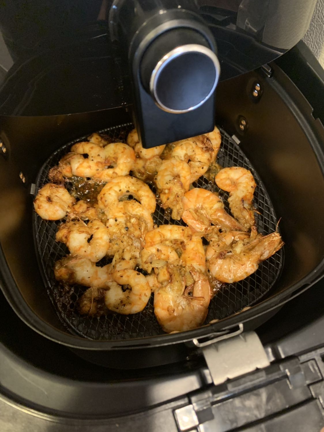 Nồi chiên gọn, ko cồng kềnh. 
Phiếu bảo hành mình ko thấy có ngày sản xuất/ngày nhập nhỉ? Tạm cho 4 sao nha!

Mình mới nhận r *** luôn hai món, thấy chín nhanh, vàng đều. 
Nem mình lấy từ ngăn đông ra r bỏ vào nồi luôn, 13p đã chín vàng. Thấy rất Ok! ??