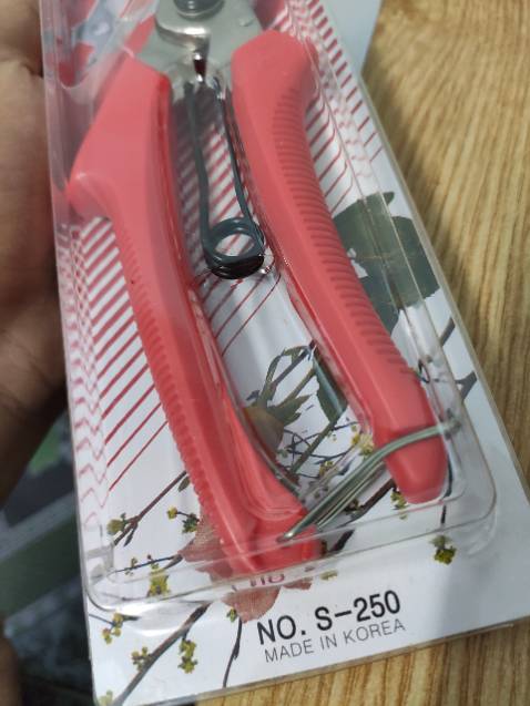 Rất đáng mua nhé mọi người, màu thì như mình chụp màu chuẩn 95% , độ hoàn thiện chi tiết khá tốt , độ bền thì cần sử dụng 1 thời gian mới đánh giá được, mình nghĩ nó khá ok. Giao hàng nhanh khủng khiếp chưa tới 2h đã nhận được hàng. 5 sao cho sản phẩm tốt chất lượng