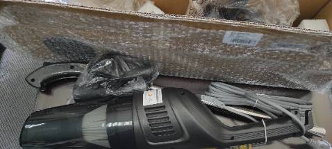 Máy hút bụi này có giá 438.000 đồng (đã bao gồm phí vận chuyển). Cắm điện vào máy chạy. Hút bụi trong chiếu, thảm ra ngoài. Khi hút xong gỡ giấy lọc gõ gõ nhiều phát cho bụi rơi ra.