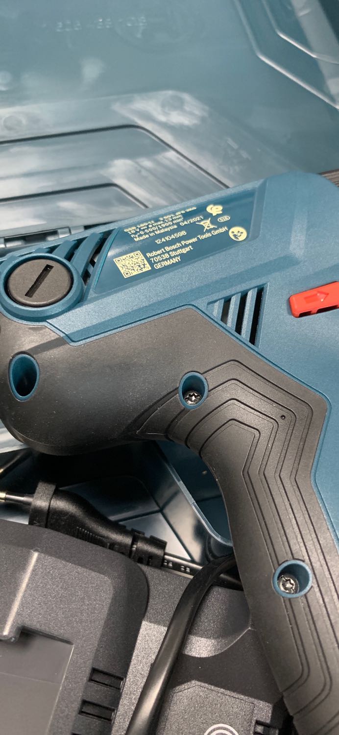 Giao hàng nhanh. Đúng hàng bosch made in malaysia. Hai pin một thân máy một đế sạc