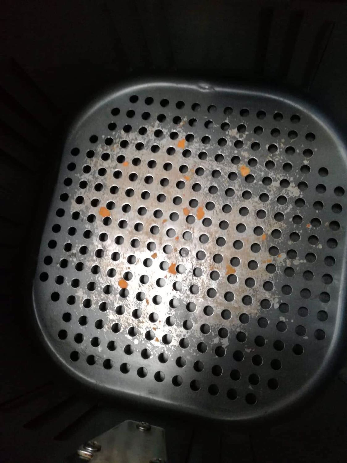 Nồi mình mua cuối tháng 10/2019 ,không dùng thường, thời gian gần đây bé nhà mình thích ăn thịt chiên, nên đem ra sử dụng thì thời gian lúc chinh là 30p nhung thực tế canh đòng hồ thường 45p trở len . Nha minh có xài them ổn áp nen dien rát on dinh và có hiện tượng tróc lớp chống dính và dính vào thực phẩm , thêm nữa là sét,mặc dù mình rửa và phơi ngoài nắng . Khô thật khô mới đem vô.minh muốn trả lại sp .mong tiki phản hồi sớm