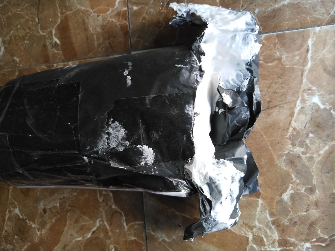 gửi
 cho đc mấy típ keo vá tường vỡ hết rồi,lúc giao hàng nhân viên họ ném vỡ hết rồi còn đâu