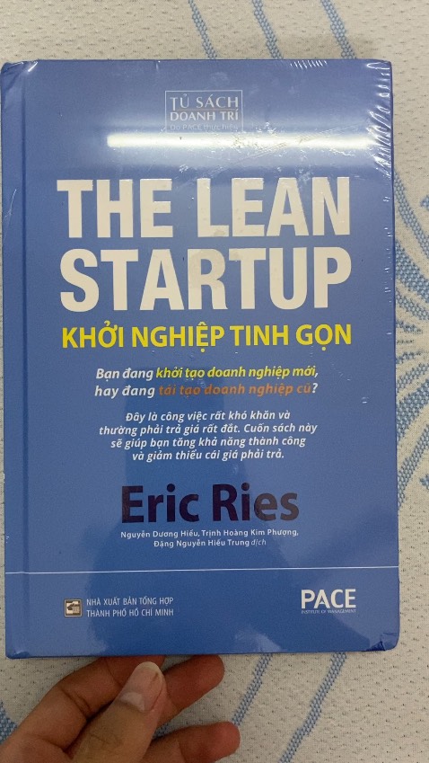 sp bìa cứng, hình thức tốt. nội dung cần phải đọc đã. Khâu đóng gói sơ sài nên trong quá trình vận chuyển bị gãy - nát góc