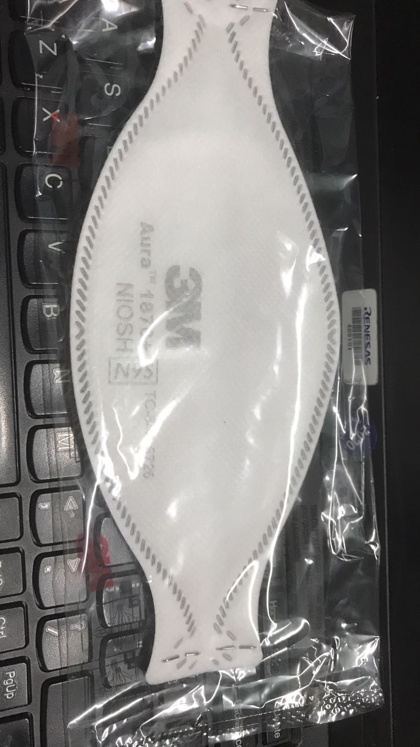 Vừa khít, dễ thở, tuy nhiên lúc mới mở hơi có mùi nhựa của thanh nẹp mũi, nên để bay hơi tí hãy đeo. Nói chung hài lòng, sẽ còn ủng hộ