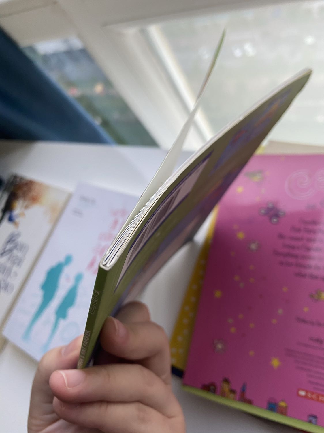 Sách hơi dơ nên mình giảm sao xuống. Giá thì ok. Chất lượng in ấn đương nhiên ok, mỗi khâu bảo quản có vấn đề thôi.