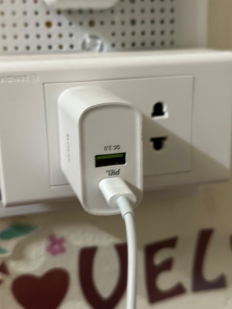 Sạc vào pin rất nhanh, có 2 cổng để sử dụng rất tiện lợi. Đáng đồng tiền bát gạo.