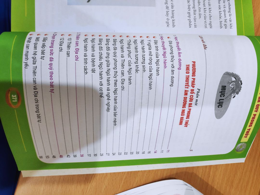 Sản phẩm được đóng gói cẩn thận, sách in đẹp, nội dung đa dạng. Tuy nhiên phần chính nói về các loại đá thì hơi ít, chủ yếu nói về ngọc phỉ thúy.
