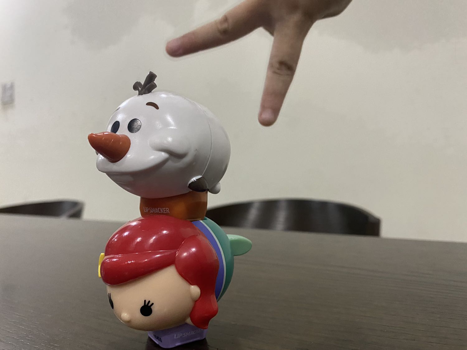 Hàng chắc chắn, tạo hình dễ thương. Ariel nhìn ngang hình con cá. Vị bưởi hồng, bé mình rất thích