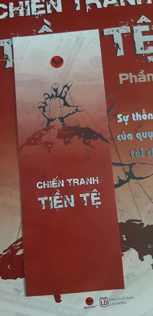 sách dày, to và nặng hơn mình nghĩ =))) ở ngoài nom ẻm cũng khá đẹp mã =)))) bookmark ok. nội dung chưa đọc nhưng nghe nói là rất khách quan và rất hay, dịch thuật thì đợi đọc mới kiểm chứng được. nhma giao nhanh, shipper dễ thương cho mình thiếu 1k. đang dính covid ở nhà cách ly đọc em nó nâng tầm hiểu biết bản thân. nói chung là 5 saooooo