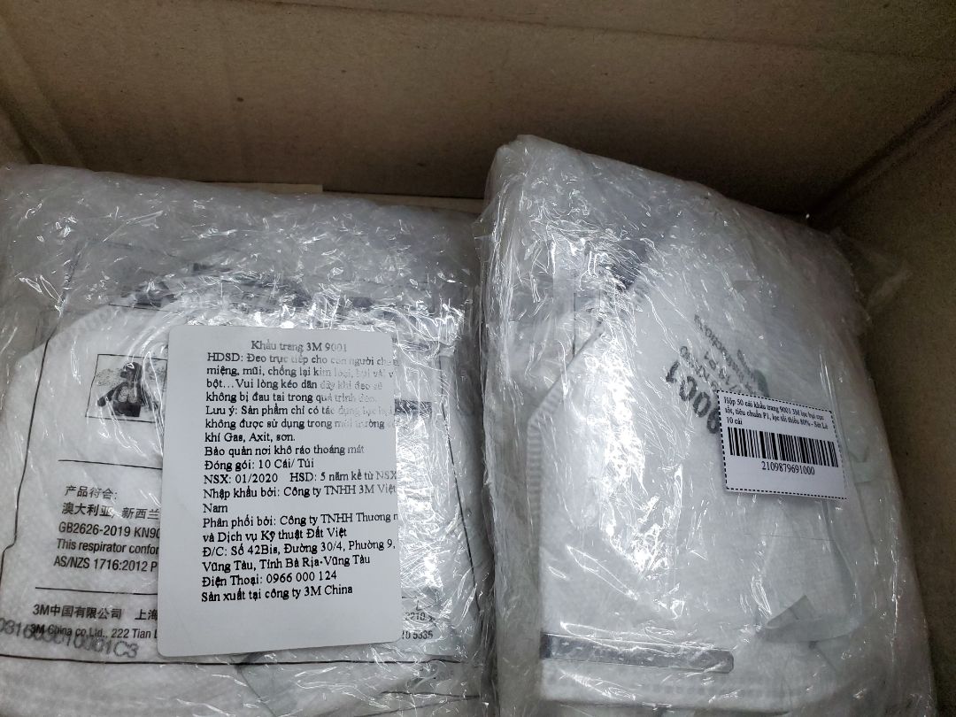 alo shop, mình đặt 2 hộp khẩu trang(mỗi hôph 50 cái), khi nhận có 2 túi,mỗi túi 10 cái, đề nghị shop kiểm tra và liên hệ lại mình nhé, xin cám ơn